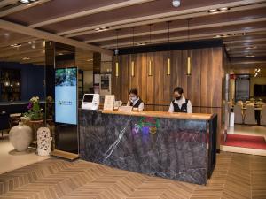 two women sitting at a counter in a restaurant at Mei Jia Mei Hotel in Jiaoxi