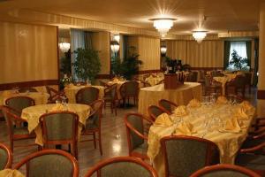 Posezení v ubytování Savant Hotel
