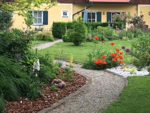 Um jardim no exterior de Herberts Stubn