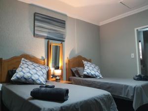 Katil atau katil-katil dalam bilik di Housemartin Guest House +42 gambar