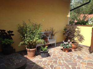 Um jardim no exterior de Herberts Stubn