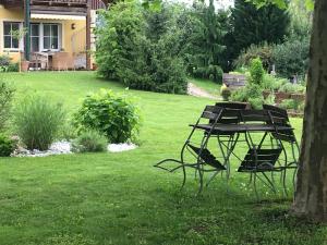 Um jardim no exterior de Herberts Stubn