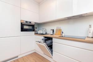 Kuchyňa alebo kuchynka v ubytovaní Apartment Awanport Gdynia Żeromskiego by Noclegi Renters