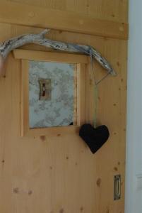 a heart hanging on the wall of a room at Gästehaus Ulrich Neuner in Wallgau