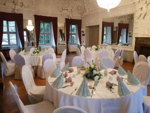 Restaurace v ubytování Stadtschloß Hecklingen***