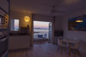 Η κουζίνα ή μικρή κουζίνα στο Apartamento Macaret303