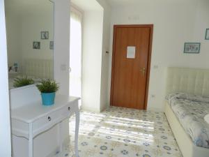 Postel nebo postele na pokoji v ubytování L'orchidea amalfi coast