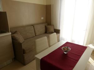 A seating area at Lo Scrigno