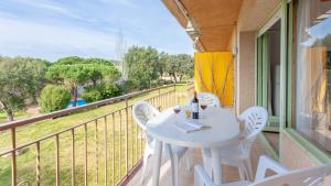 A balcony or terrace at Apartamentos Royal S´Alguer