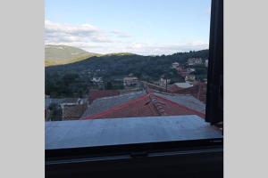A general mountain view or a mountain view taken from Az apartmant