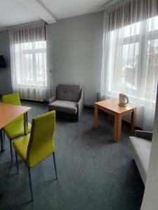 Svetainės erdvė apgyvendinimo įstaigoje Hotelik w Centrum