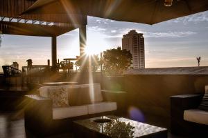 a view of the sun setting on a rooftop at Imperador Palace Hotel Franca in Franca