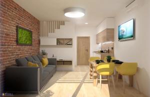 Apartmánový dům na kolonádě في ليدنيس: غرفة معيشة مع أريكة وجدار من الطوب