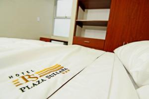 Postel nebo postele na pokoji v ubytování Hotel Plaza Sullana