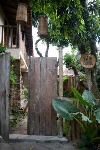 a wooden gate in front of a house at Casa da Esquina Caraíva in Caraíva