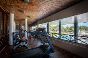 Fitness centrum a/nebo fitness zařízení v ubytování Portal del Lago Hotel
