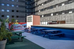 Bazén v ubytovaní Residencia Universitaria Resa San Mamés alebo v jeho blízkosti