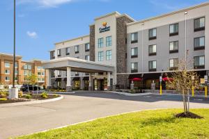 una representación de un hotel con un edificio en Comfort Inn & Suites Niagara Falls Blvd USA en Niagara Falls