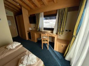 Postel nebo postele na pokoji v ubytování Alexander Charme Hotel