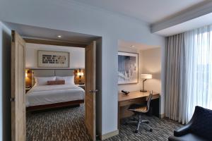 Rúm í herbergi á InterContinental Tegucigalpa at Multiplaza Mall by IHG