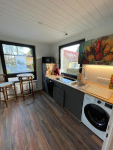 a kitchen with a washer and dryer in a house at Appartement Seebadallee mit Wallbox für e-Autos in Rangsdorf