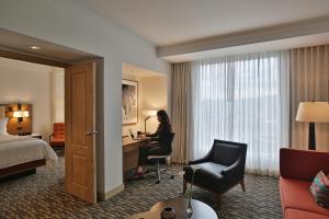 Rúm í herbergi á InterContinental Tegucigalpa at Multiplaza Mall by IHG
