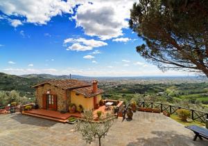 Villa mit Bergblick in der Unterkunft I Sette Borghi in Massa e Cozzile