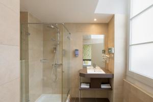 a bathroom with a shower and a sink at Hôtel Marsiho by HappyCulture - ex Best Western Marseille in Marseille
