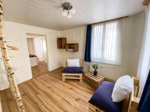 a room with two beds and a window at Naturaleza Pura in Urnäsch