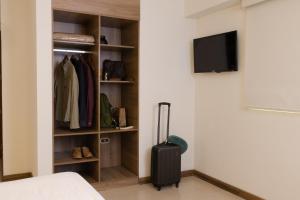 TV a/nebo společenská místnost v ubytování Hotel Alexander