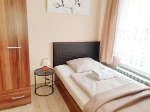 Posteľ alebo postele v izbe v ubytovaní ApartHouse Apartamenty Centrum - In the city center Near the train station