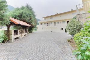 an empty road in front of a building at Aparthotel Gerês in Geres