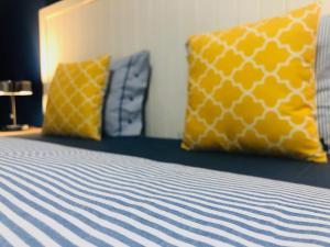 A bed or beds in a room at Villa La Via ***