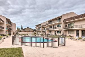 Bazen v nastanitvi oz. blizu nastanitve Ponce Inlet Condo with Beach and Pool Access!