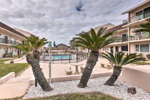 Bazen v nastanitvi oz. blizu nastanitve Ponce Inlet Condo with Beach and Pool Access!