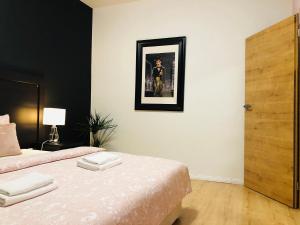 A bed or beds in a room at Villa La Via ***