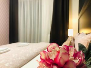 A bed or beds in a room at Villa La Via ***