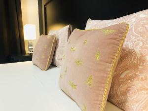 A bed or beds in a room at Villa La Via ***