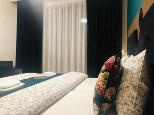 A bed or beds in a room at Villa La Via ***
