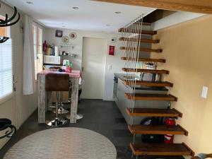 Foto dalla galleria di Dorner Rustic Chalet a Gsteigwiler