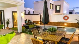 A seating area at Villa Magma