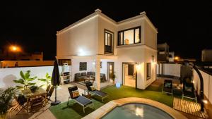 A seating area at Villa Magma