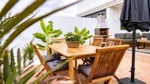 A seating area at Villa Magma