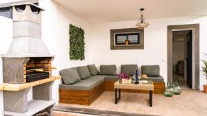 A seating area at Villa Magma