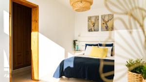 A bed or beds in a room at Villa Magma Még 37 kép
