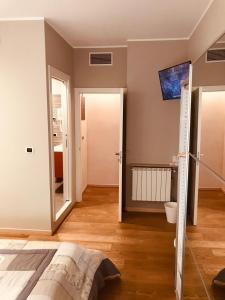 TV a/nebo společenská místnost v ubytování Smart House Rooms Central Luxury