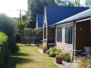 A garden outside Hanmer Springs Scenic Views Motel