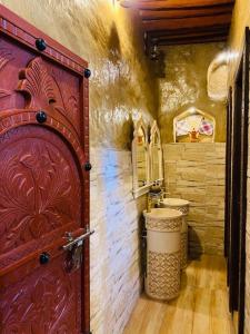 Een badkamer bij Bait Al Aqr
