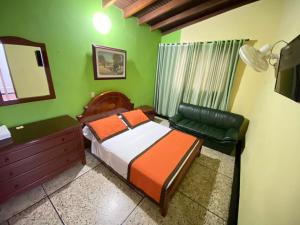 Postel nebo postele na pokoji v ubytování Hotel Tequendama