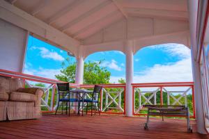 Un balcon sau o terasă la Sunny Palm Villas